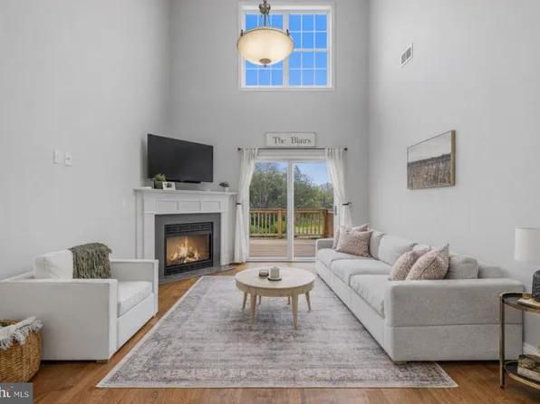 220 W Ridge Ct, Warrenton, VA 20186