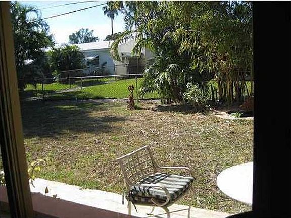 3rd image of 711 NW 9th Ave
