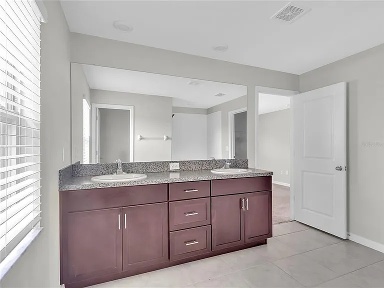 16568 Delia St — Photo 32
