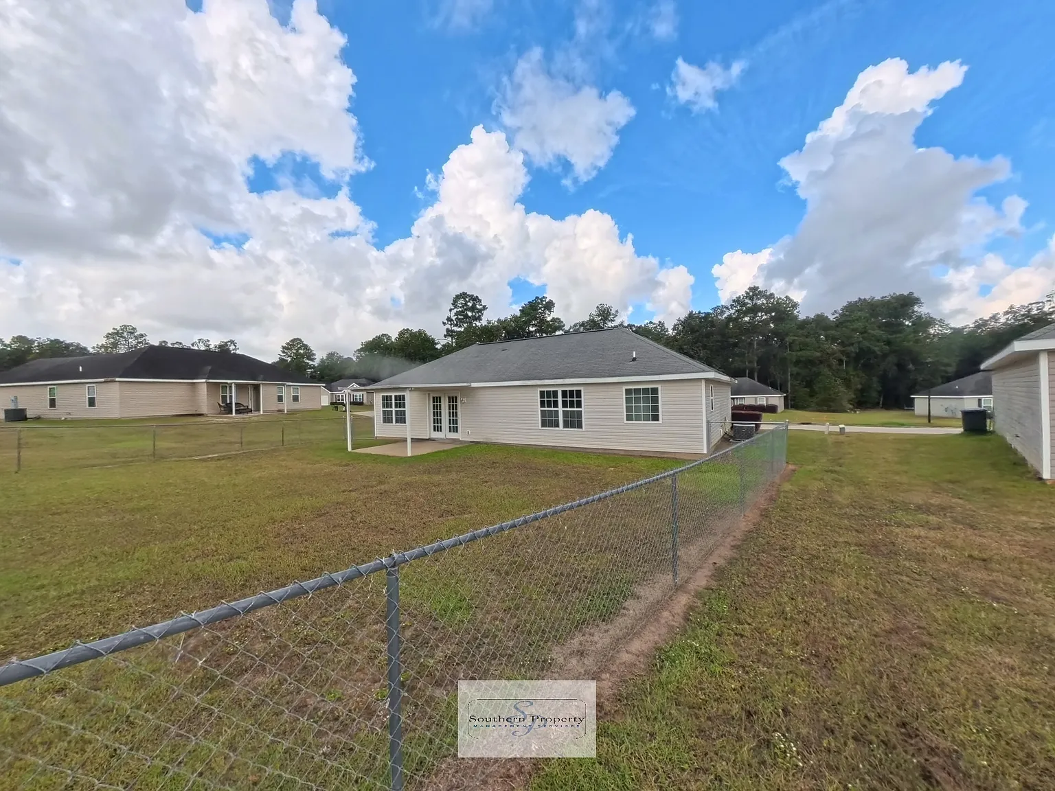3 bed, 1418 sqft, $1,650 — Photo 4