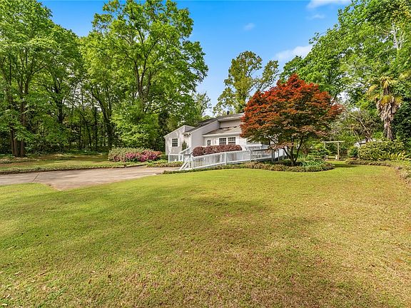 3rd image of 1412 Forest Ln