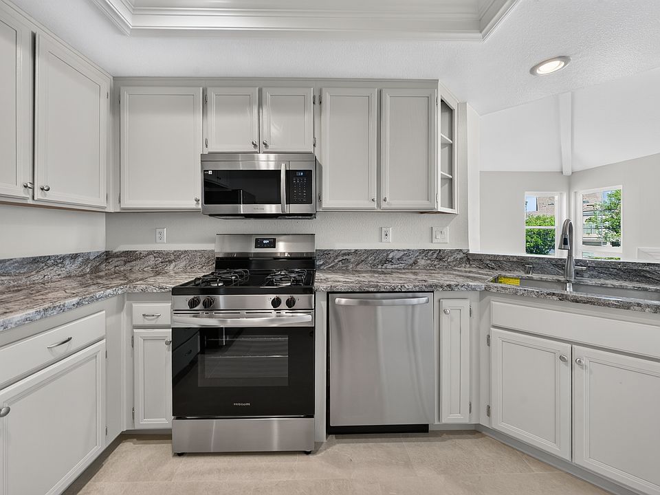 KITCHEN HAS BEEN REMODELED AND PAINTED. GRANITE COUNTER, NEW STOVE AND DISHWASHER
