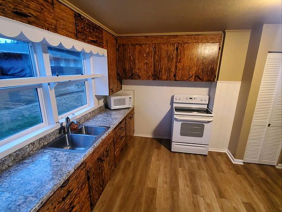 3rd image of 18611 1st Avenue Ct S #1