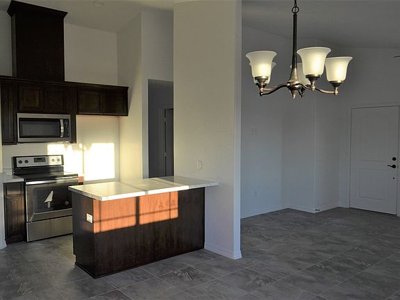 4th image of 3862 E San Diego St