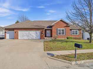 100 Shad Bush Dr, Columbia, MO 65203