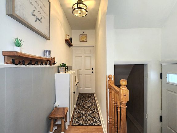 Mudroom /Hallway Entrance