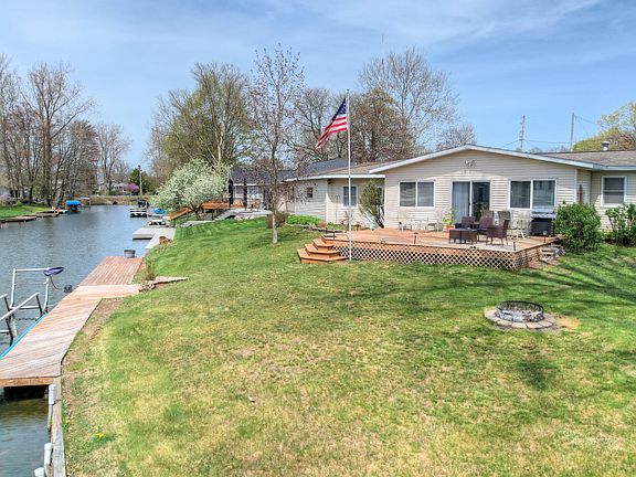 3rd image of 2103 Island Dr
