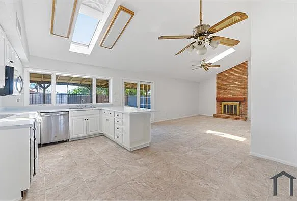 3 bed, 1628 sqft, $2,100 — Photo 3