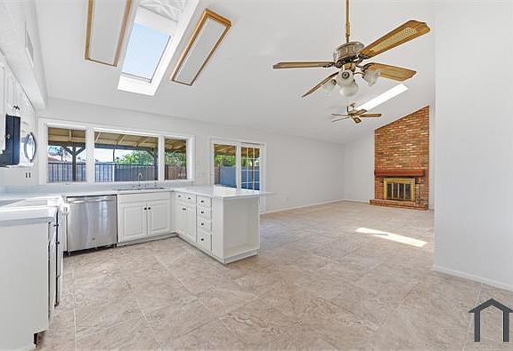 3rd image of 4047 W Sweetwater Ave