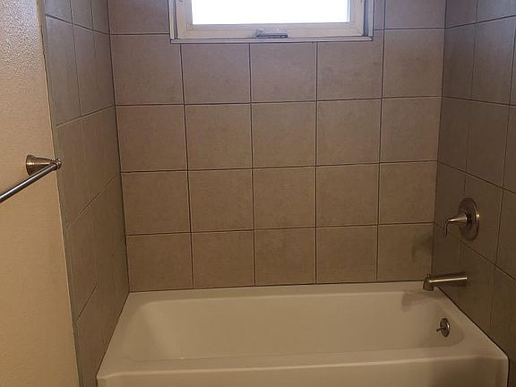3rd image of 1123 Tabor Ave #2