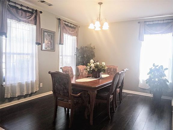 3rd image of 10220 Lakeview Dr
