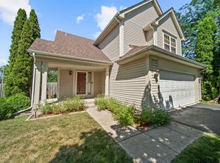 990 Pennwood Ln, Bolingbrook, IL 60440