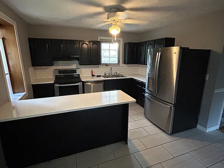 1215 Heath Ave #1 — Photo 2