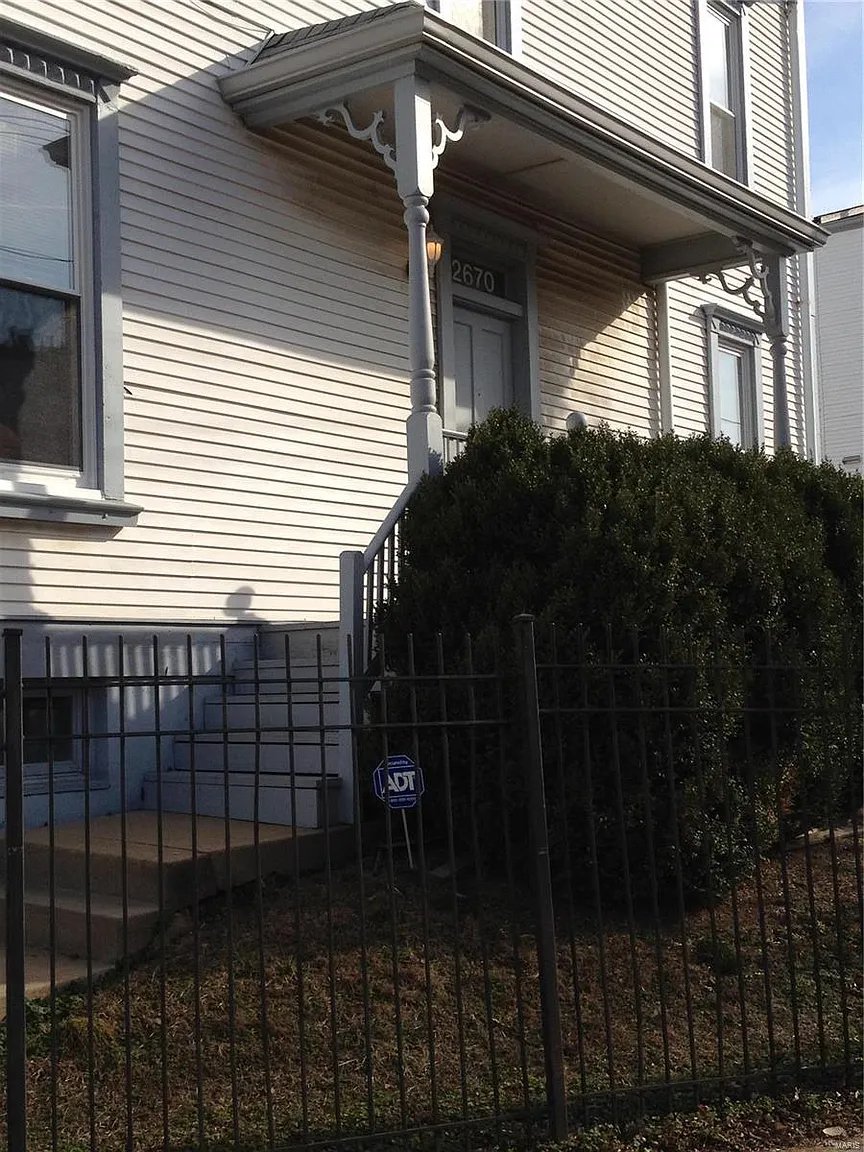 2670 Park Ave photo 1
