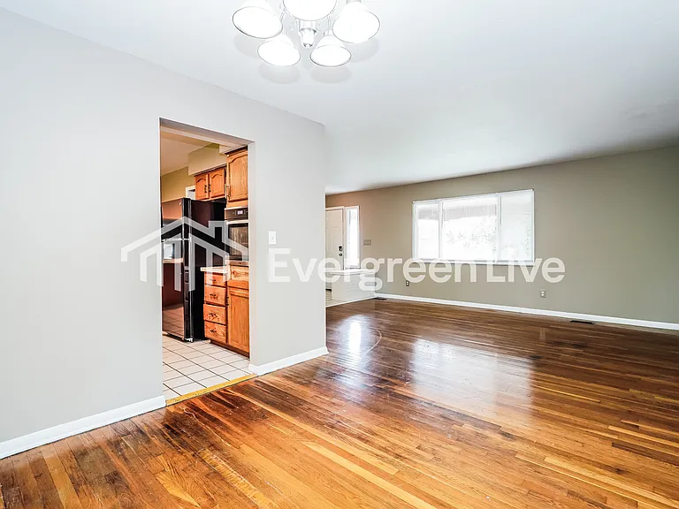 2644 Queensway Dr — Photo 7