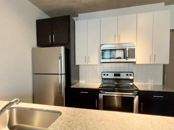 2nd image of 770 W Jackson Blvd #104