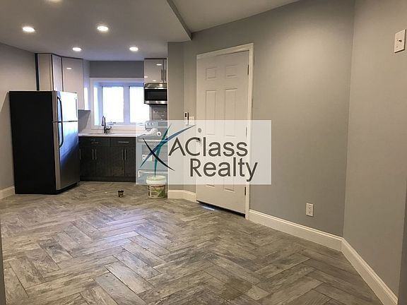 2nd image of 2408 Hoyt Ave S #2