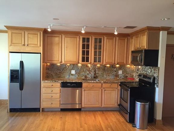 2nd image of 607 W Wrightwood Ave APT 715