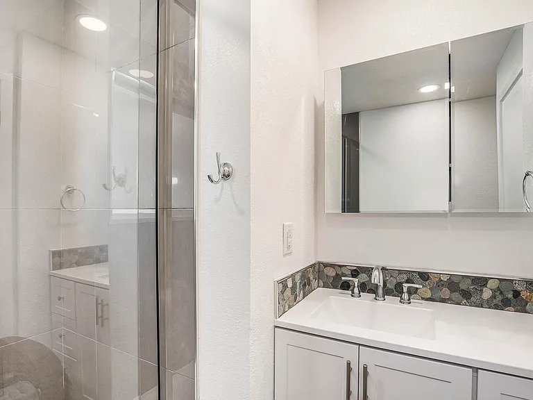 6423 Kendall St — Photo 11