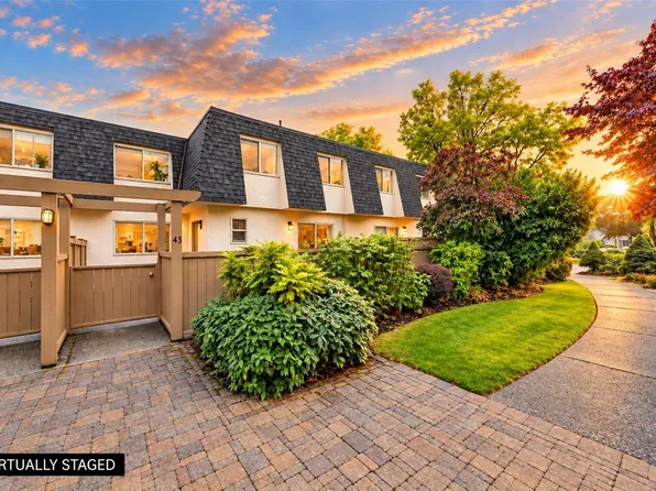 4061 Larchwood Dr #43, Saanich, BC V8N 4P1