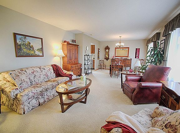 3rd image of 653 Westport Dr