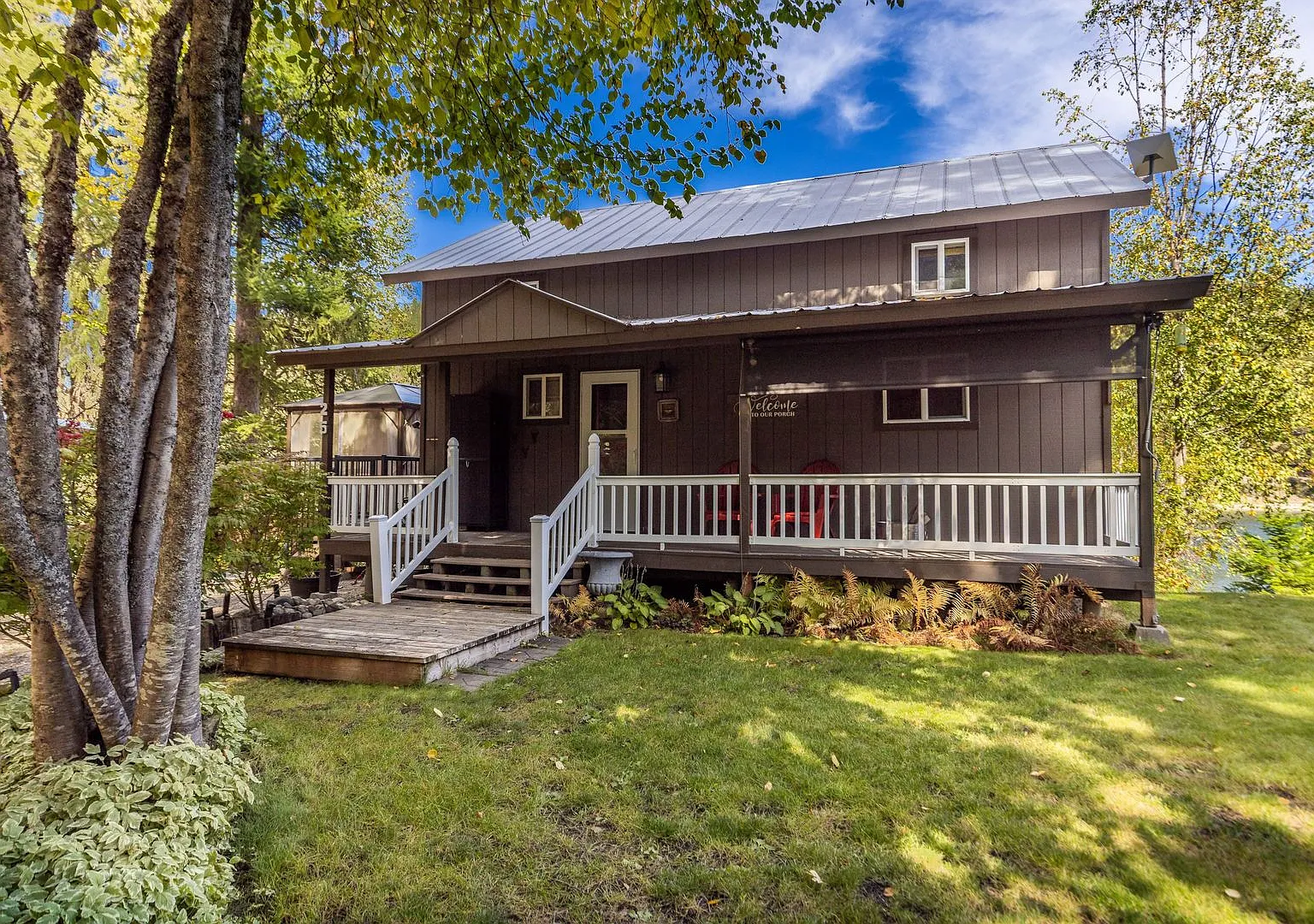 Beautiful Waterfront Rental 3 Bedroom + Loft in Cusick, WA — Photo 1