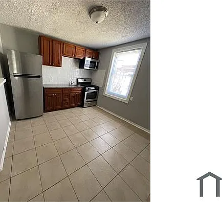 4628 Penn St #3 — Photo 2