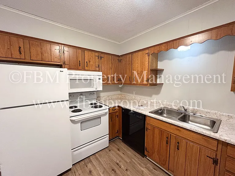 330 W College St #8 — Photo 25