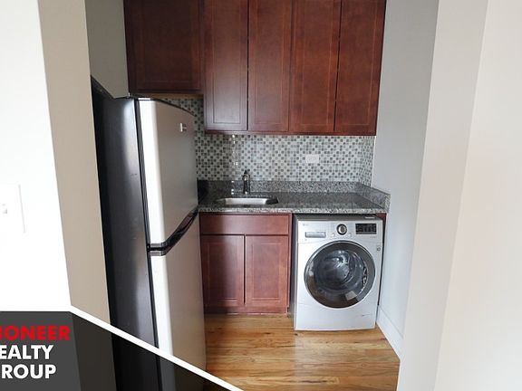 3rd image of 550 W Arlington Pl #550512