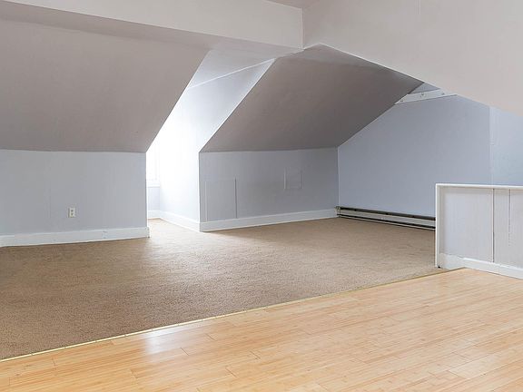 4th image of 2408 Jane St #2