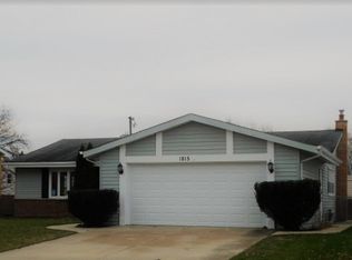 1815 W Locust Ln, Mount Prospect, IL 60056