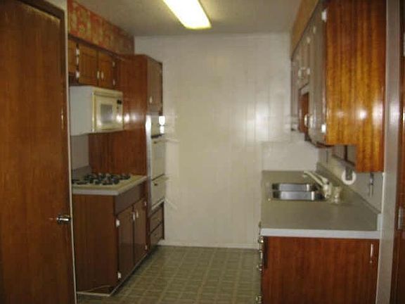 4th image of 1205 Southmoor Dr