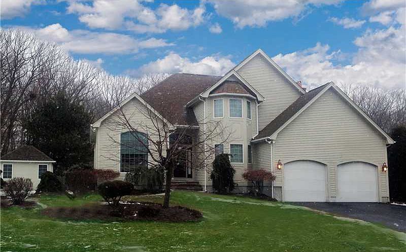 1st image of 70 Derbyshire Dr
