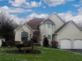 70 Derbyshire Dr, Cranston, RI 02921