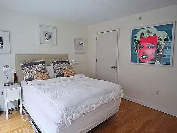 5th image of 555 W 23rd St APT N6a