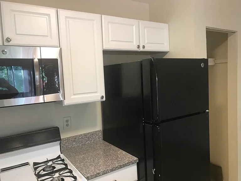 829 Brown St #2 — Photo 10
