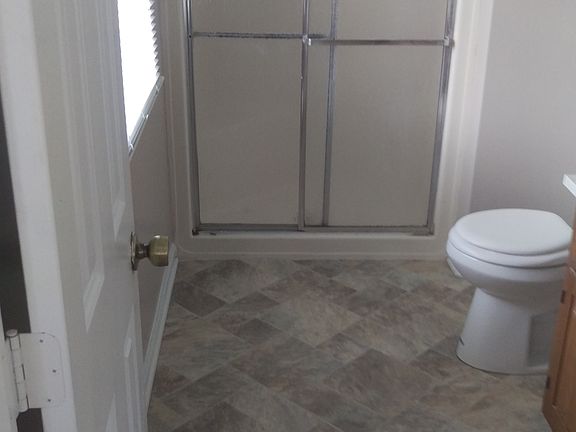 4th image of 18 Philmont Dr