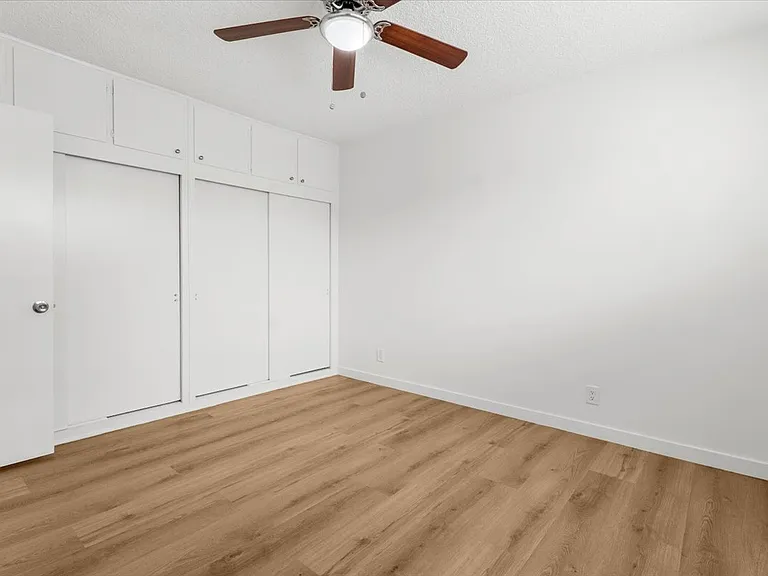 4458 Woodman Ave #8 — Photo 12