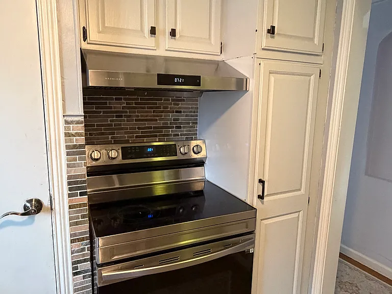 14570 Angelique Ave — Photo 6