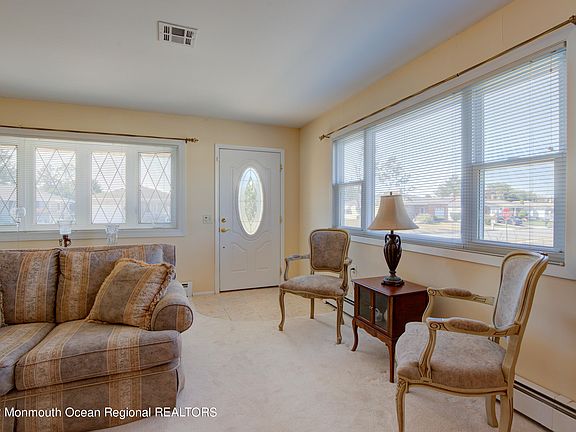 5th image of 251 Bonaire Drive