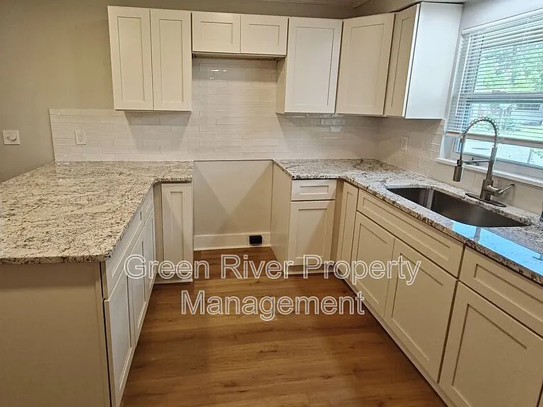 2138 W 17th St — Photo 10