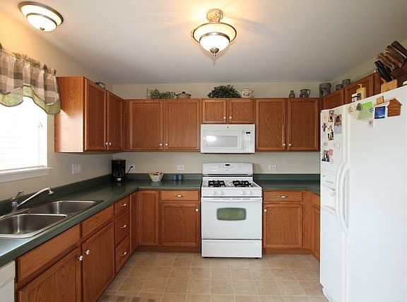 4th image of 2127 Serenity Ln