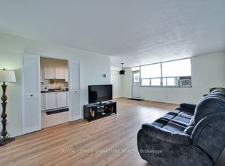 2550 Pharmacy Ave #1015, Toronto, ON M1W1H9