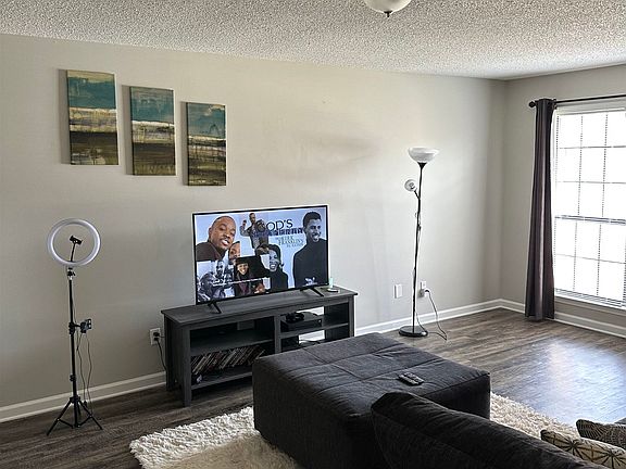 3rd image of 4197 Meadow Valley Dr E