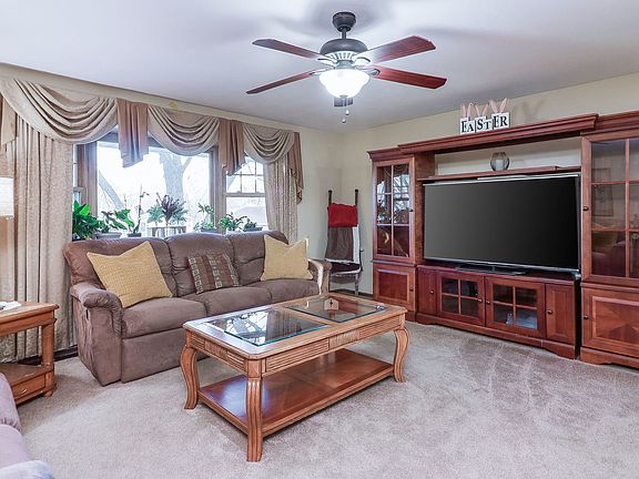 3rd image of 1032 Fairlane Dr