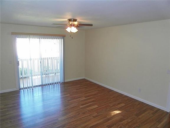 3rd image of 2561 White Oak Pl APT 2