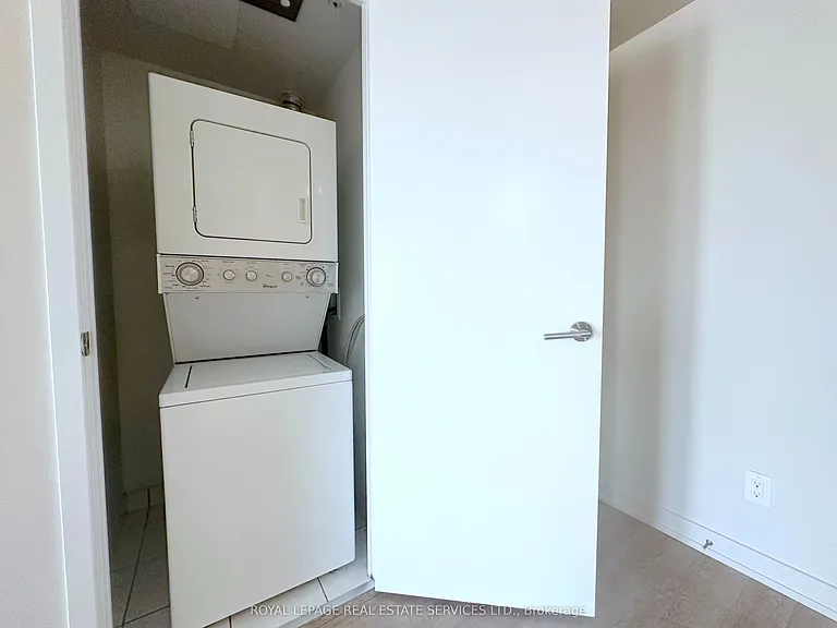 763 Woodbine Ave #406 — Photo 10