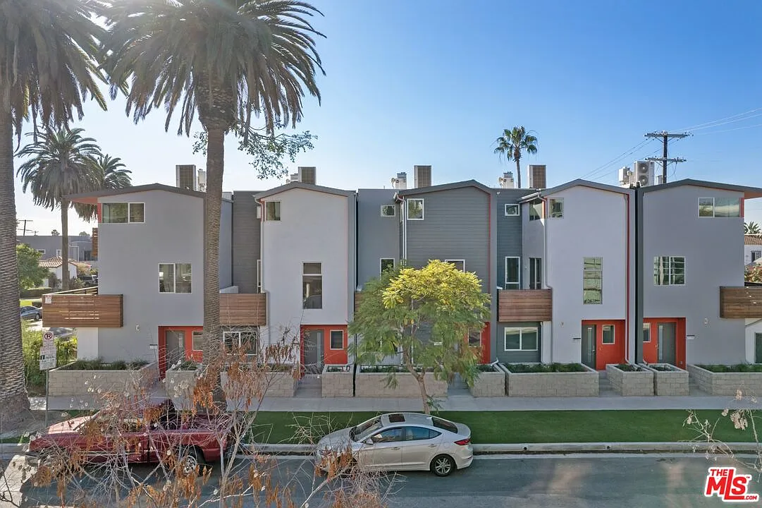 3 bed, 3.5 bath, 1750 sqft, $6,750 — Photo 3