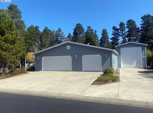 922 S Island Dr, Florence, OR 97439