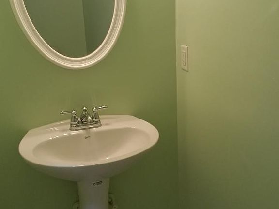 1/2 Bathroom